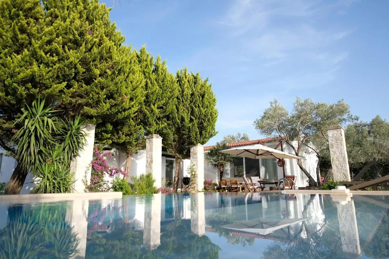 Bir Dem Urla Otel
