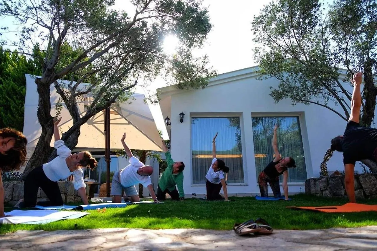 Bir Dem Urla Otel 0*,