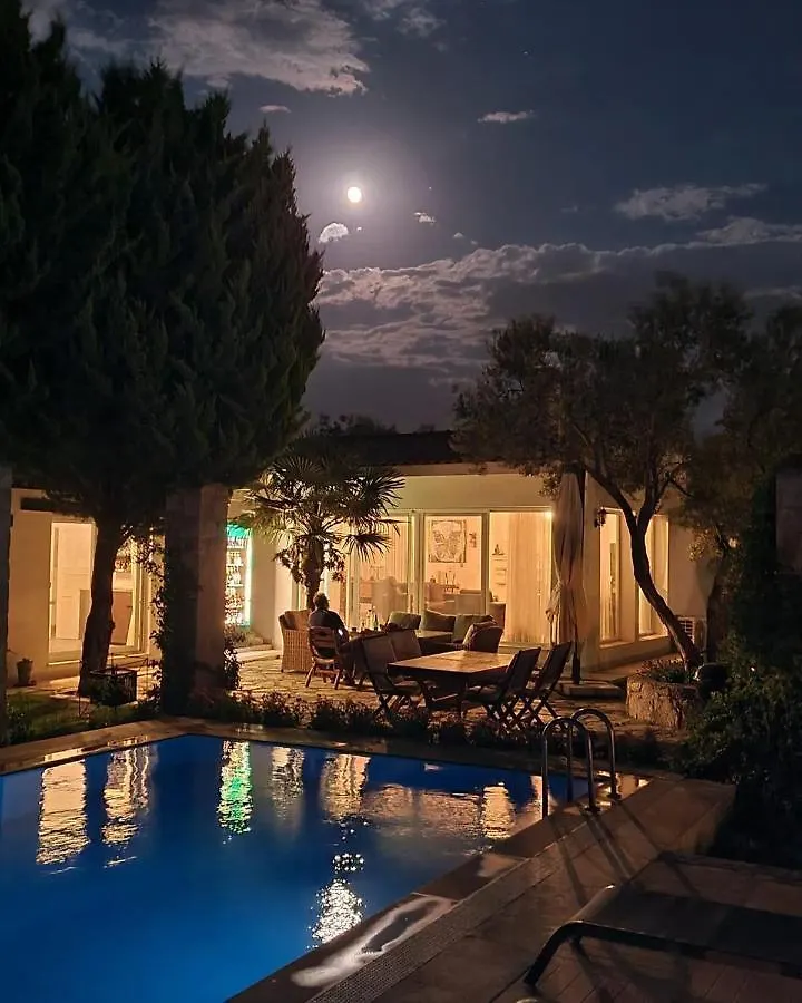 Bir Dem Urla Otel