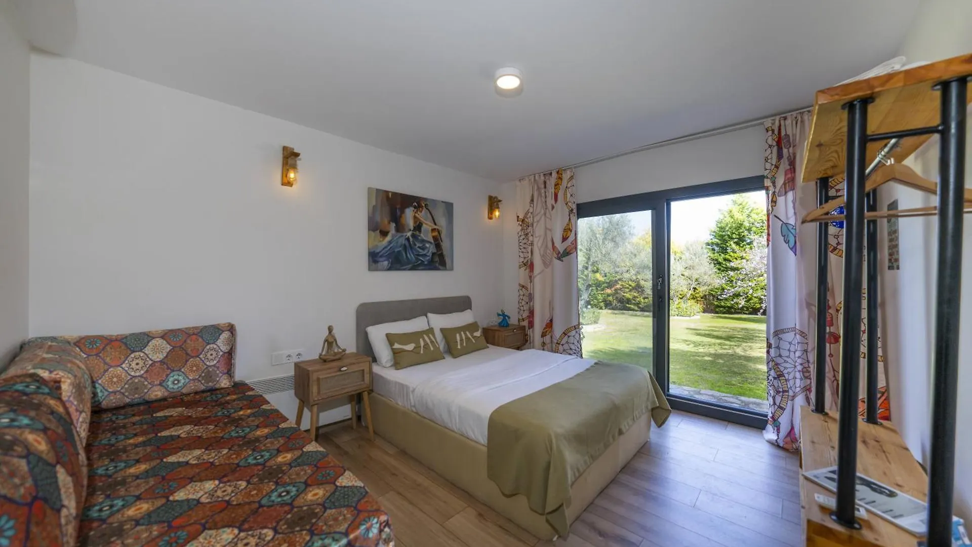 Bir Dem Urla Otel 0*,  Türkiye