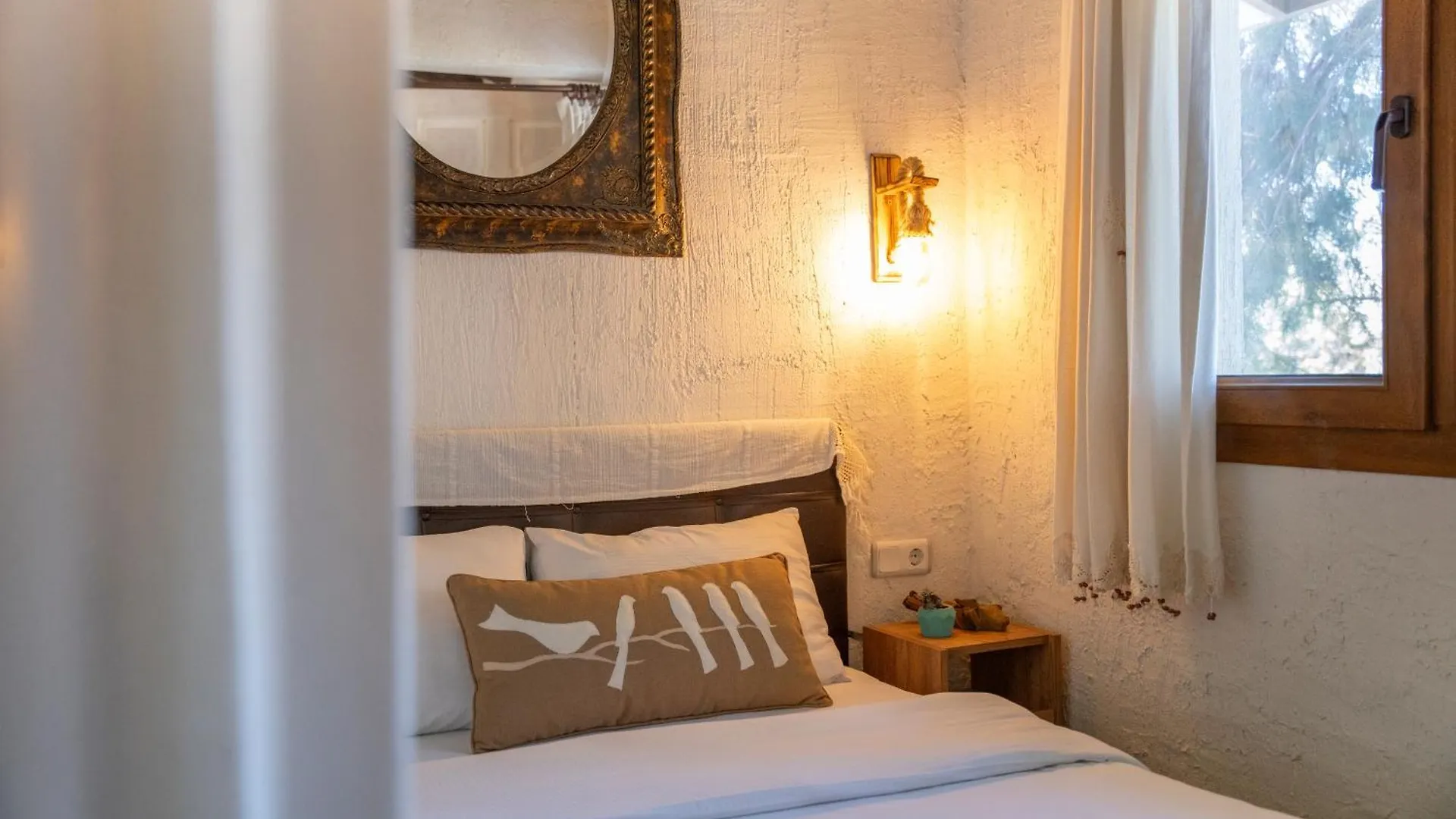Bir Dem Urla Otel