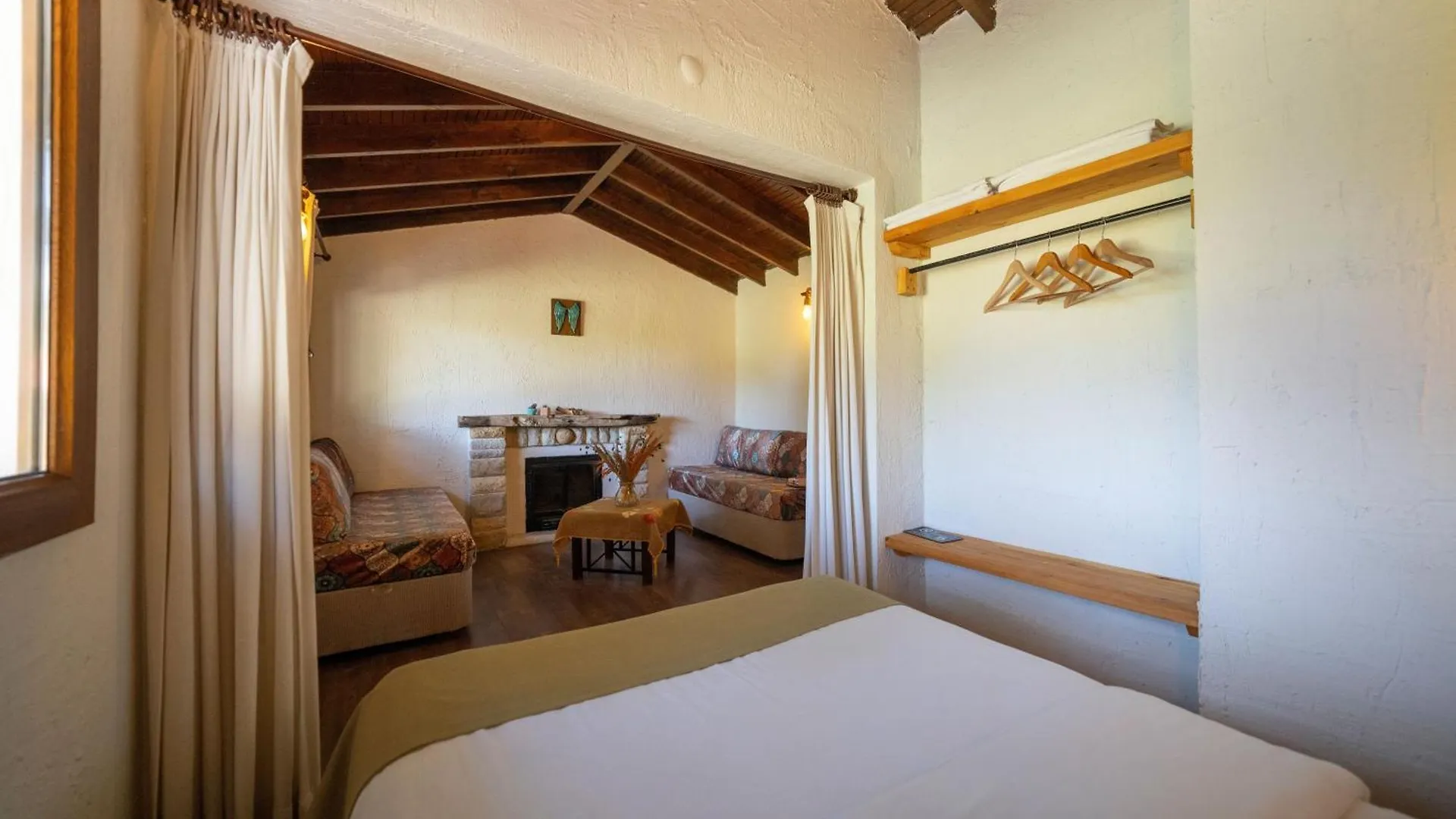 Bir Dem Urla Otel 0*,